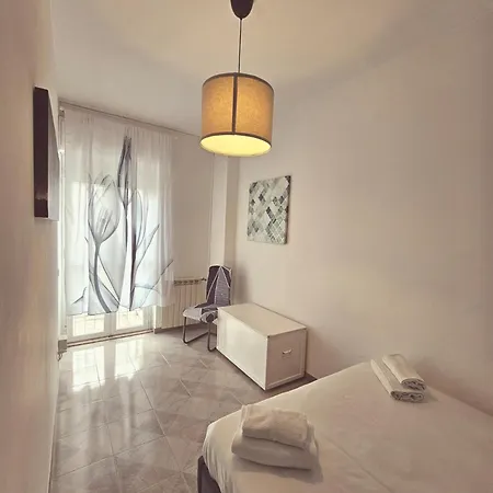 Erika's Apartment Rom